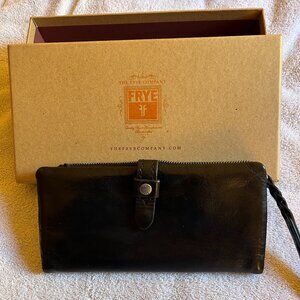 Frye Women's Slim Leather Wallet - Black
